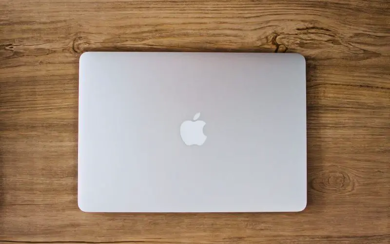 How to clean your MacBook fan